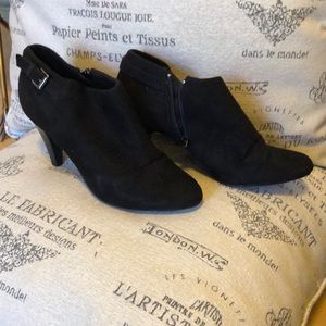 Comfort plus by predictions black ankle booties 7.5W wide